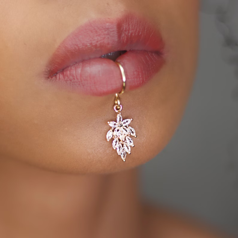 Luxury Gold Color Flower Shape - Body Jewelry Earrings recension och pris